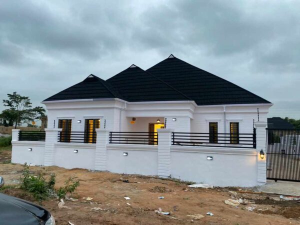 4 Bedroom Bungalow at Mowe (FOR SALE)