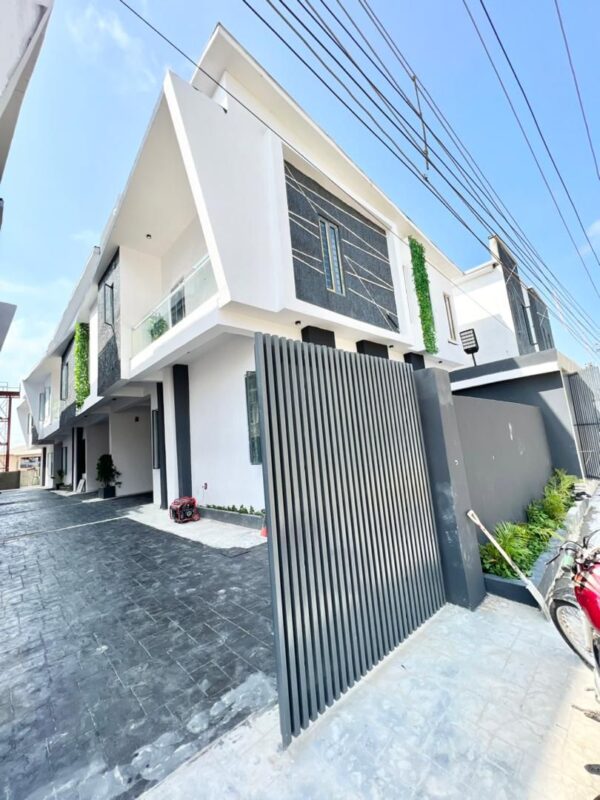 4 Bedroom Semi detached duplex for sale at lekki - Image 3