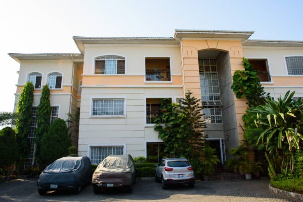 Spacious 3bedroom luxury apartments at Banana Island - Image 4
