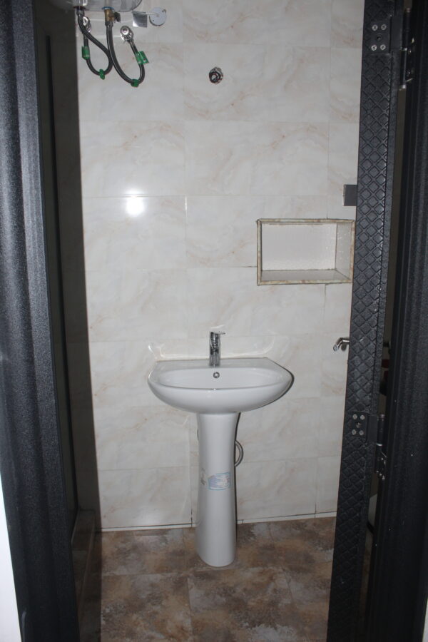 2/3 bedroom flat for Sale @ Ogunsiji close, Allen Avenue Lagos - Image 8