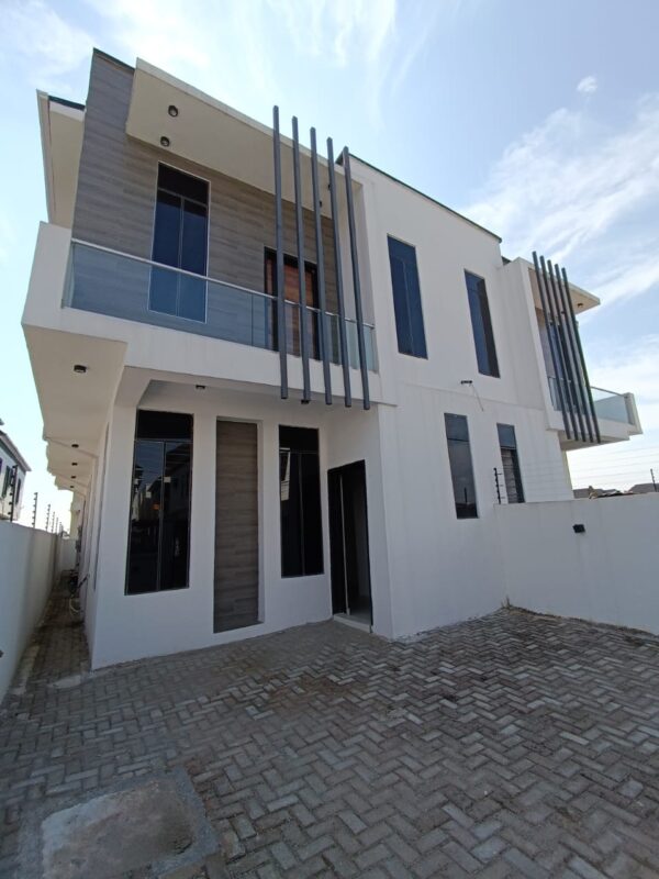 4 Bedroom Semi detached duplex for sale at lekki - Image 2